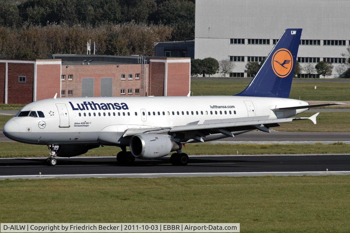 D-AILW, 1998 Airbus A319-114 C/N 853, decelerating after touchdown