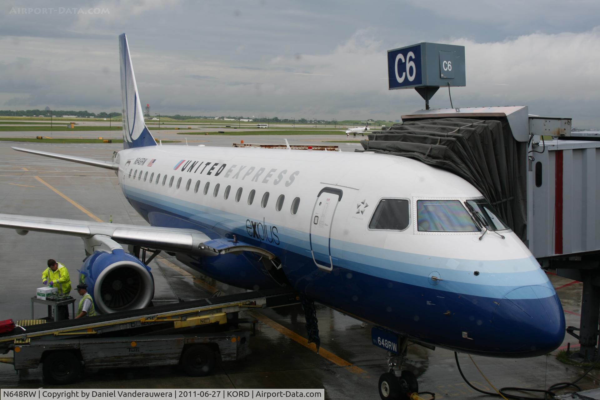N648RW, 2005 Embraer 170SE (ERJ-170-100SE) C/N 17000068, At the gate