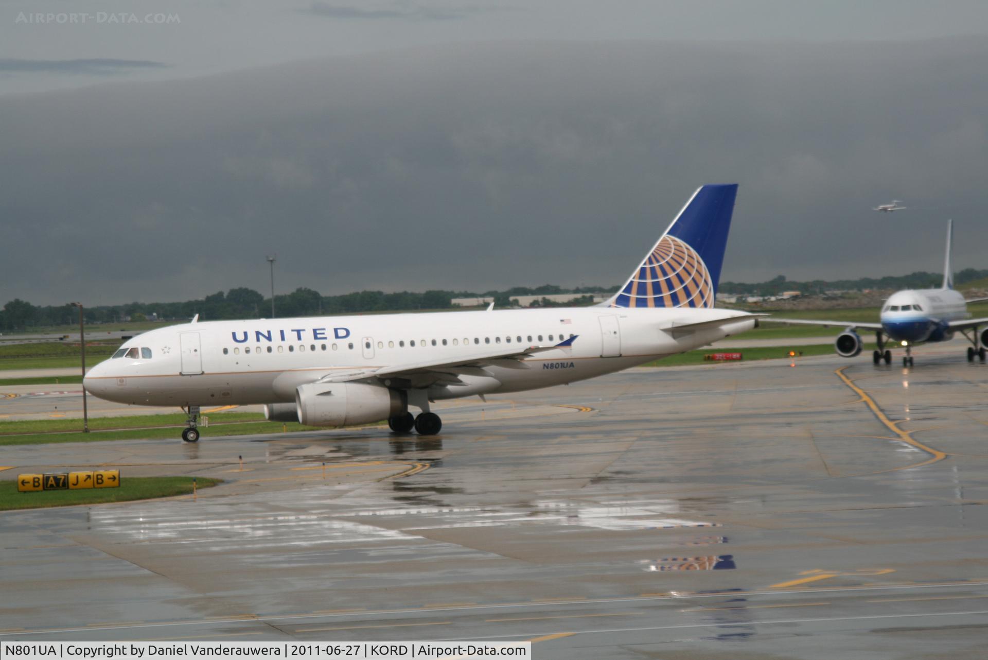 N801UA, 1997 Airbus A319-131 C/N 686, Taxiing