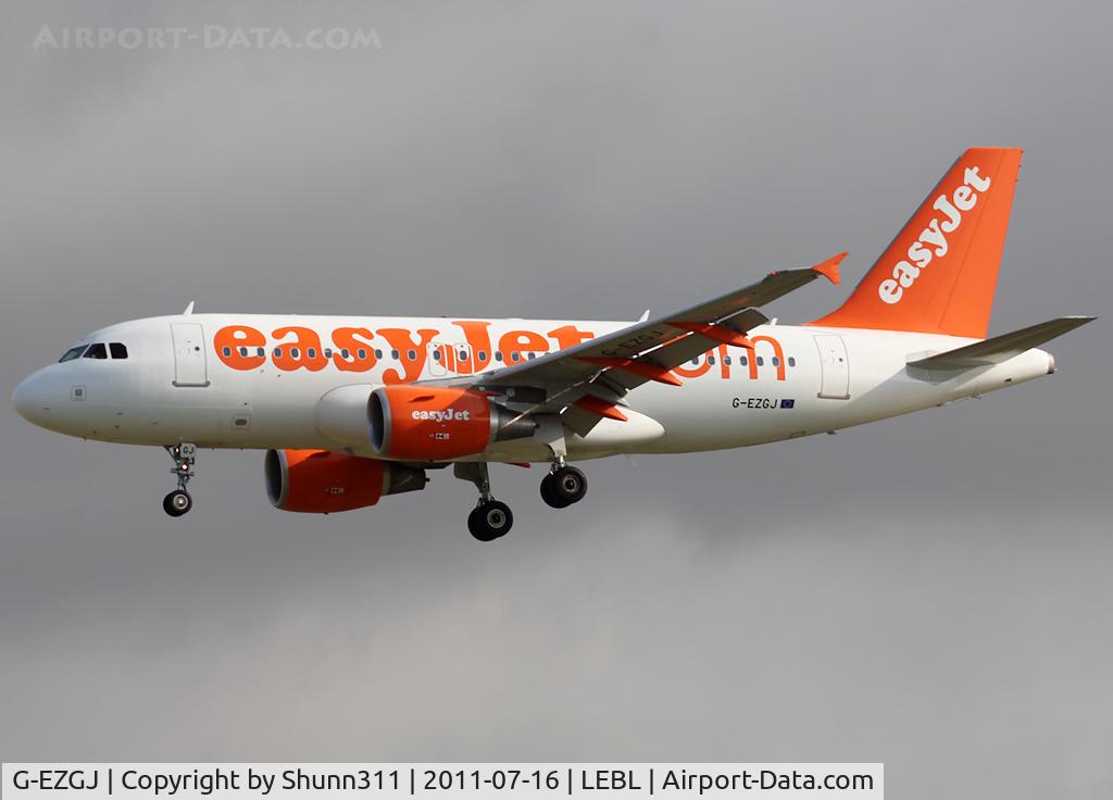 G-EZGJ, 2011 Airbus A319-111 C/N 4705, Landing rwy 25R