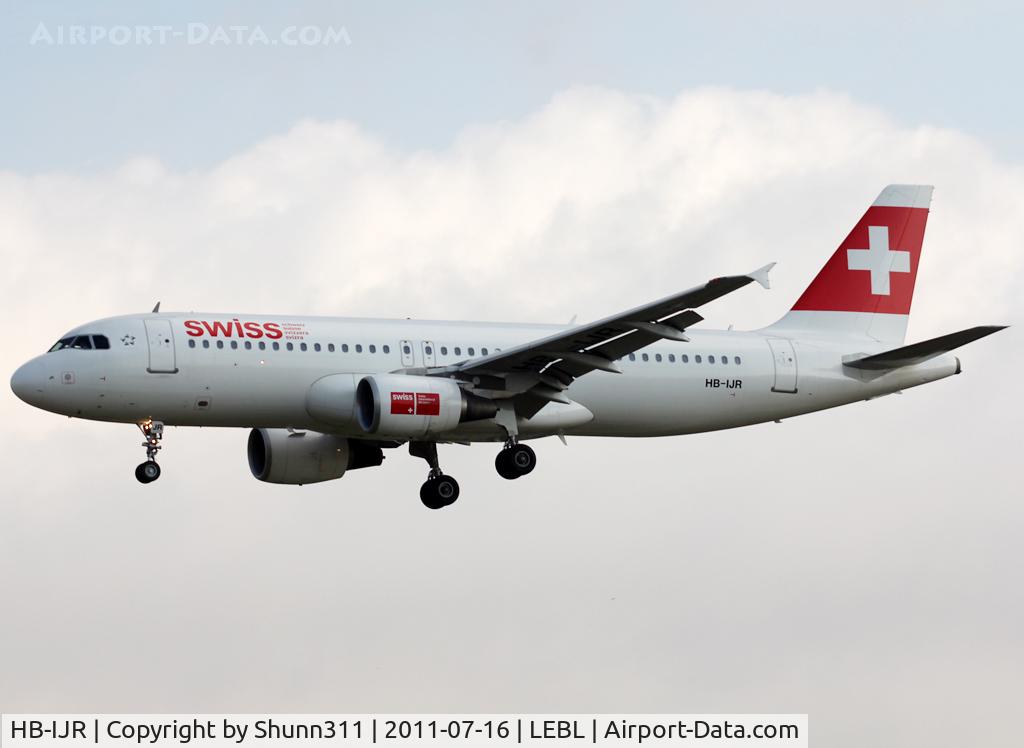 HB-IJR, 1997 Airbus A320-214 C/N 0703, Landing rwy 25R