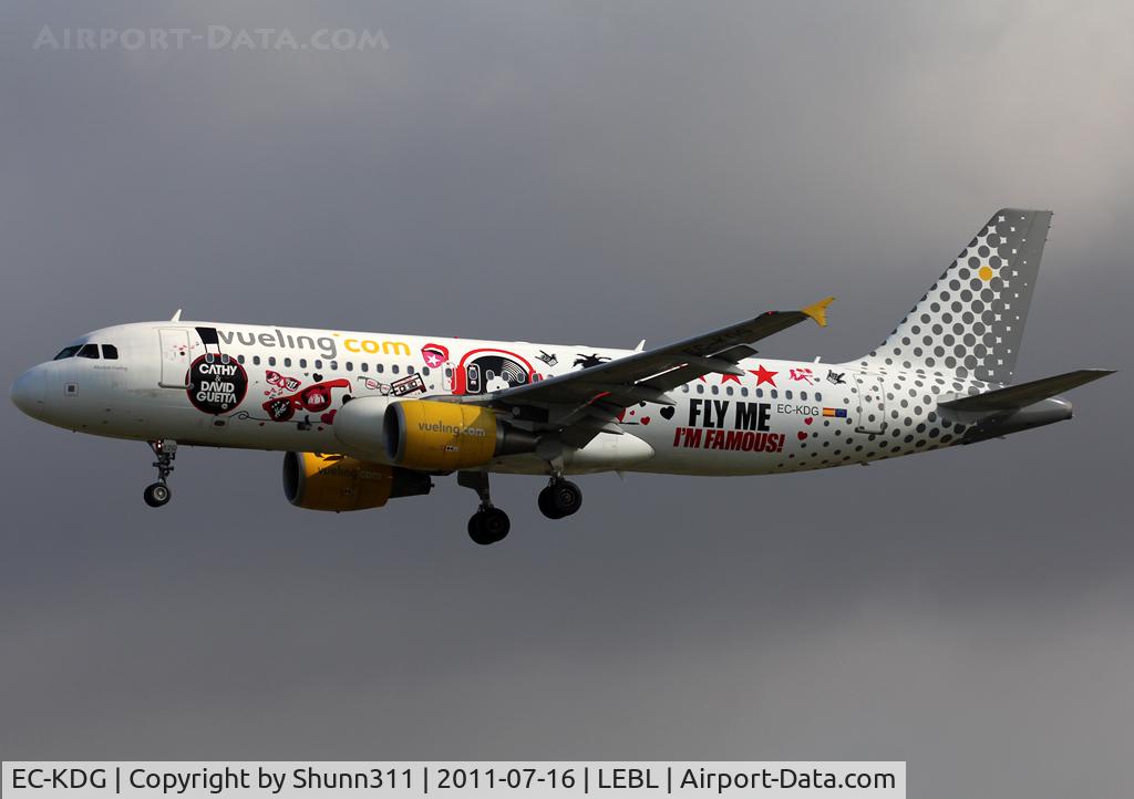 EC-KDG, 2007 Airbus A320-214 C/N 3095, Landing rwy 25R... David & Cathy Guetta c/s