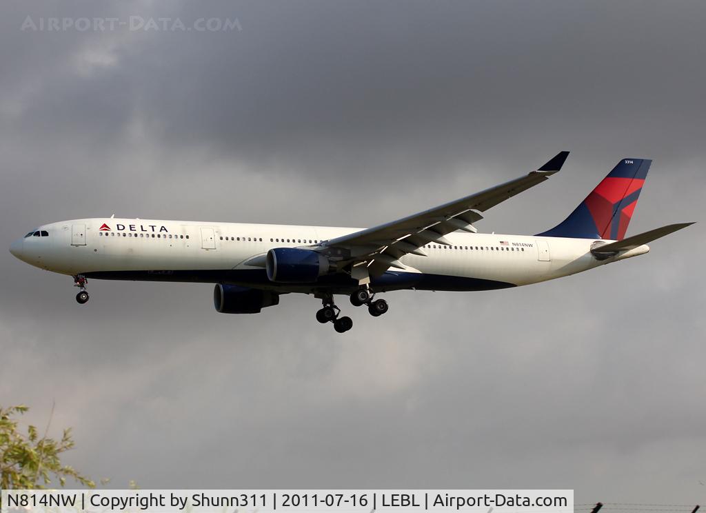 N814NW, 2006 Airbus A330-323 C/N 806, Landing rwy 25R