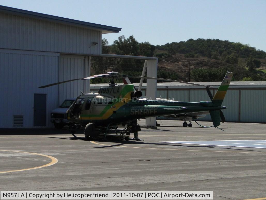 N957LA, 2010 Eurocopter AS-350B-2 Ecureuil Ecureuil C/N 7072, Just landed and is being prepared to be moved into the hanger