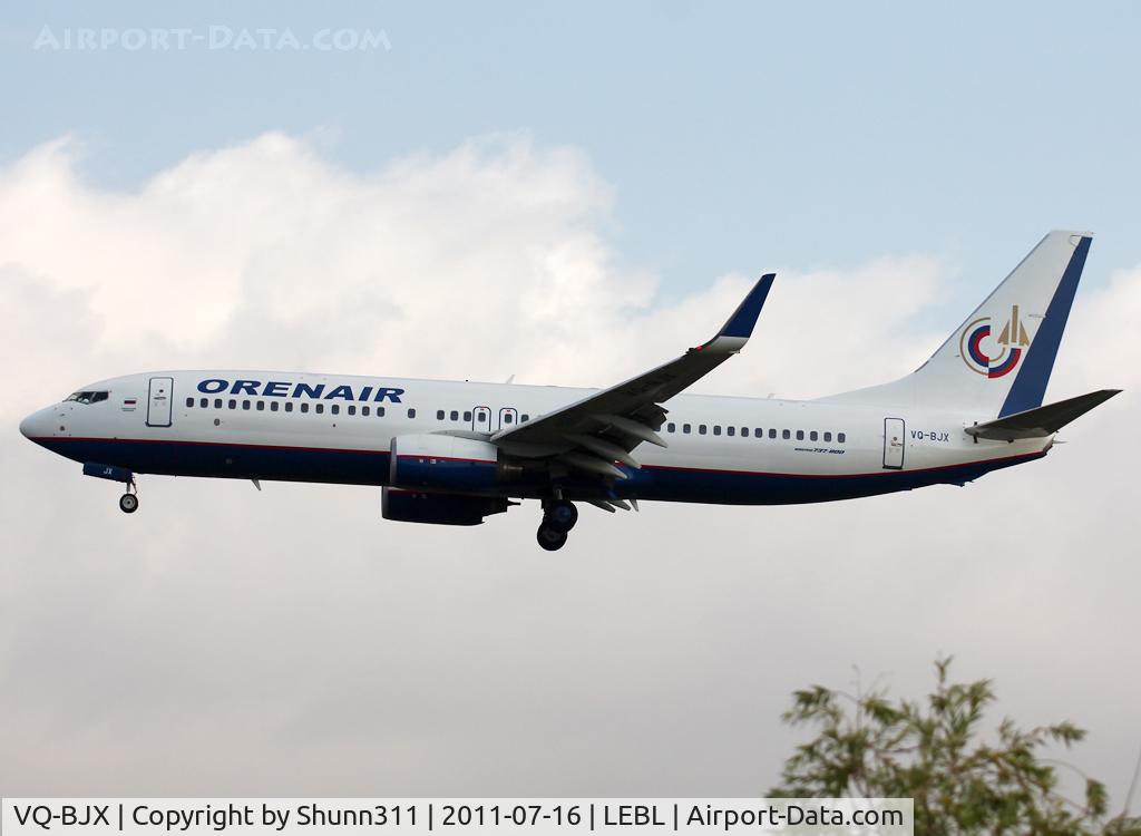 VQ-BJX, 2002 Boeing 737-86N C/N 32735, Landing rwy 25R