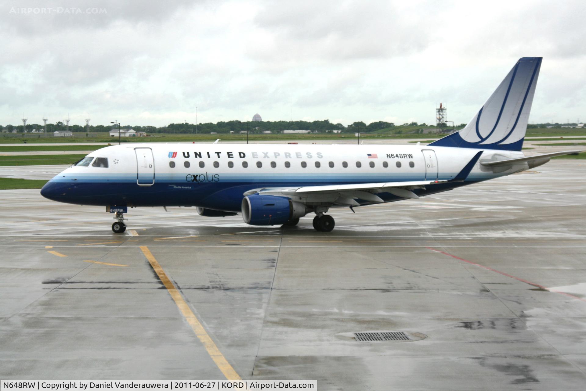 N648RW, 2005 Embraer 170SE (ERJ-170-100SE) C/N 17000068, Taxiing to the RWY