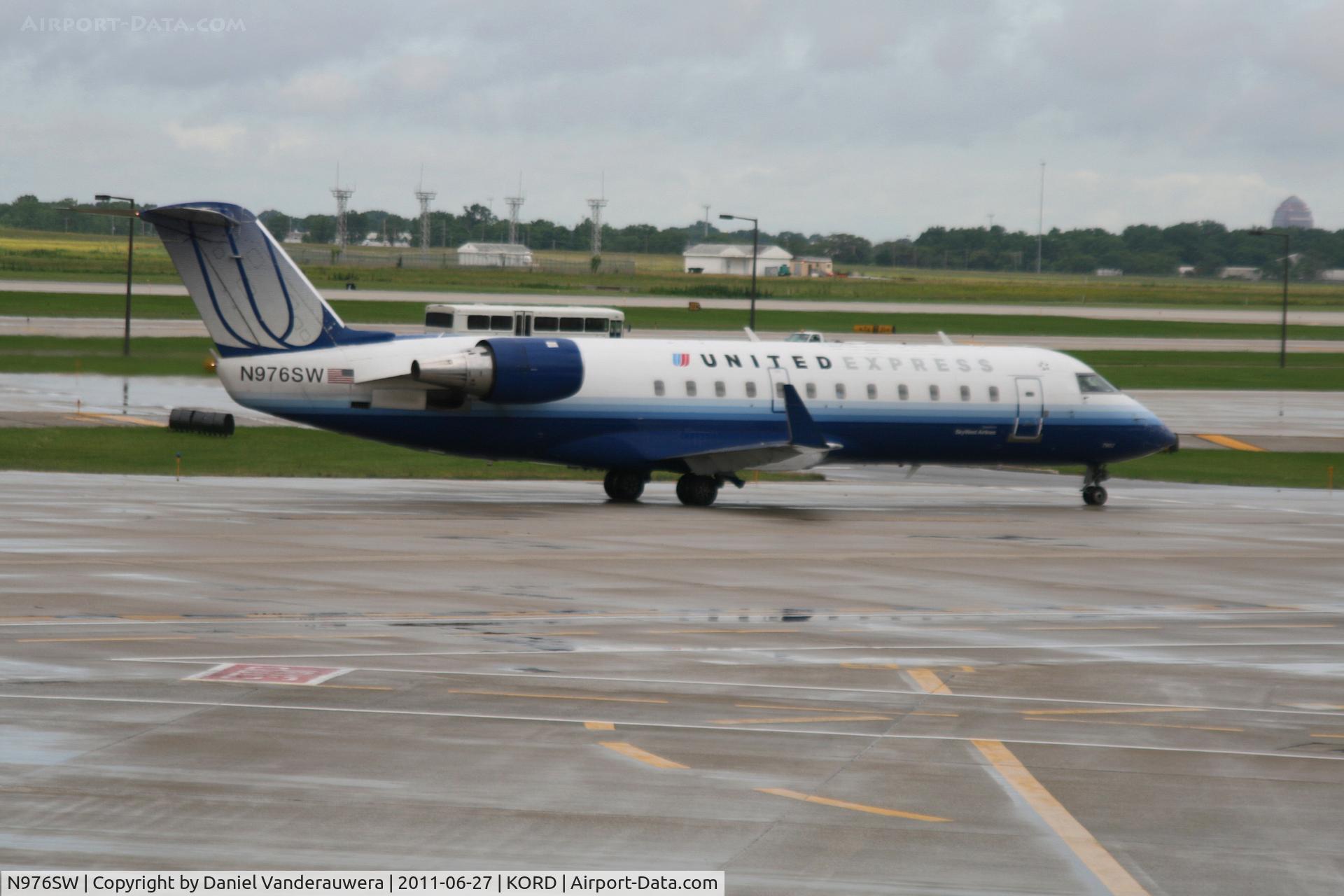N976SW, 2004 Bombardier CRJ-100ER (CL-600-2B19) C/N 7952, Taxiing