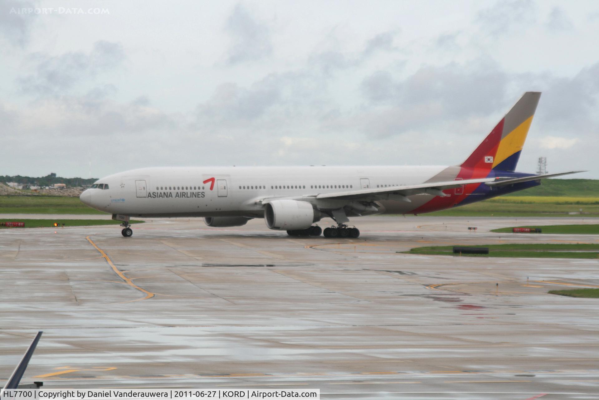 HL7700, Boeing 777-28E/ER C/N 30859, Arriving to KORD