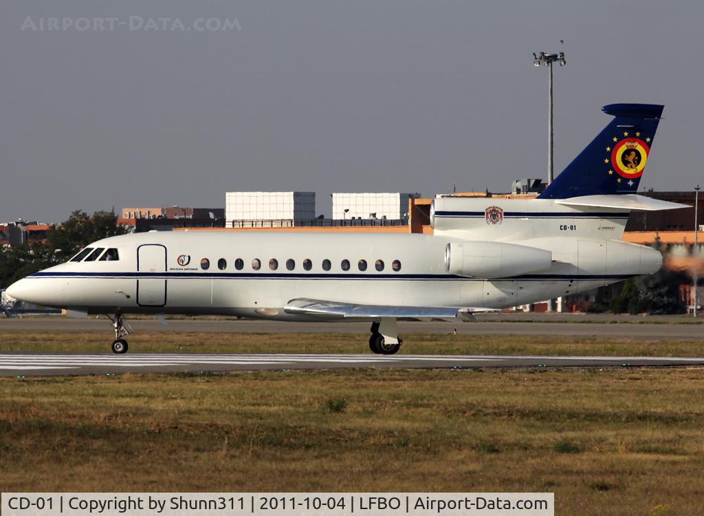 CD-01, 1991 Dassault Falcon 900B C/N 109, Lining up rwy 32R for departure...