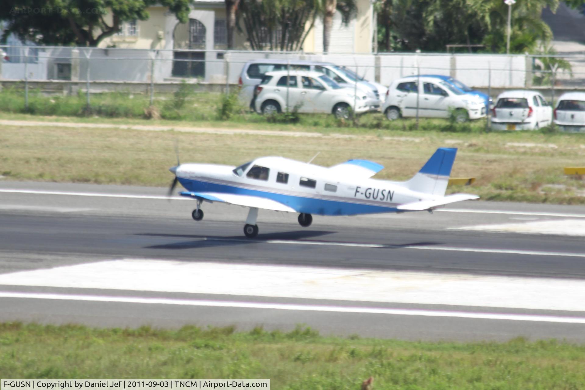 F-GUSN, Piper PA-32R-301(HP) C/N 3213090, Landing at TNCM