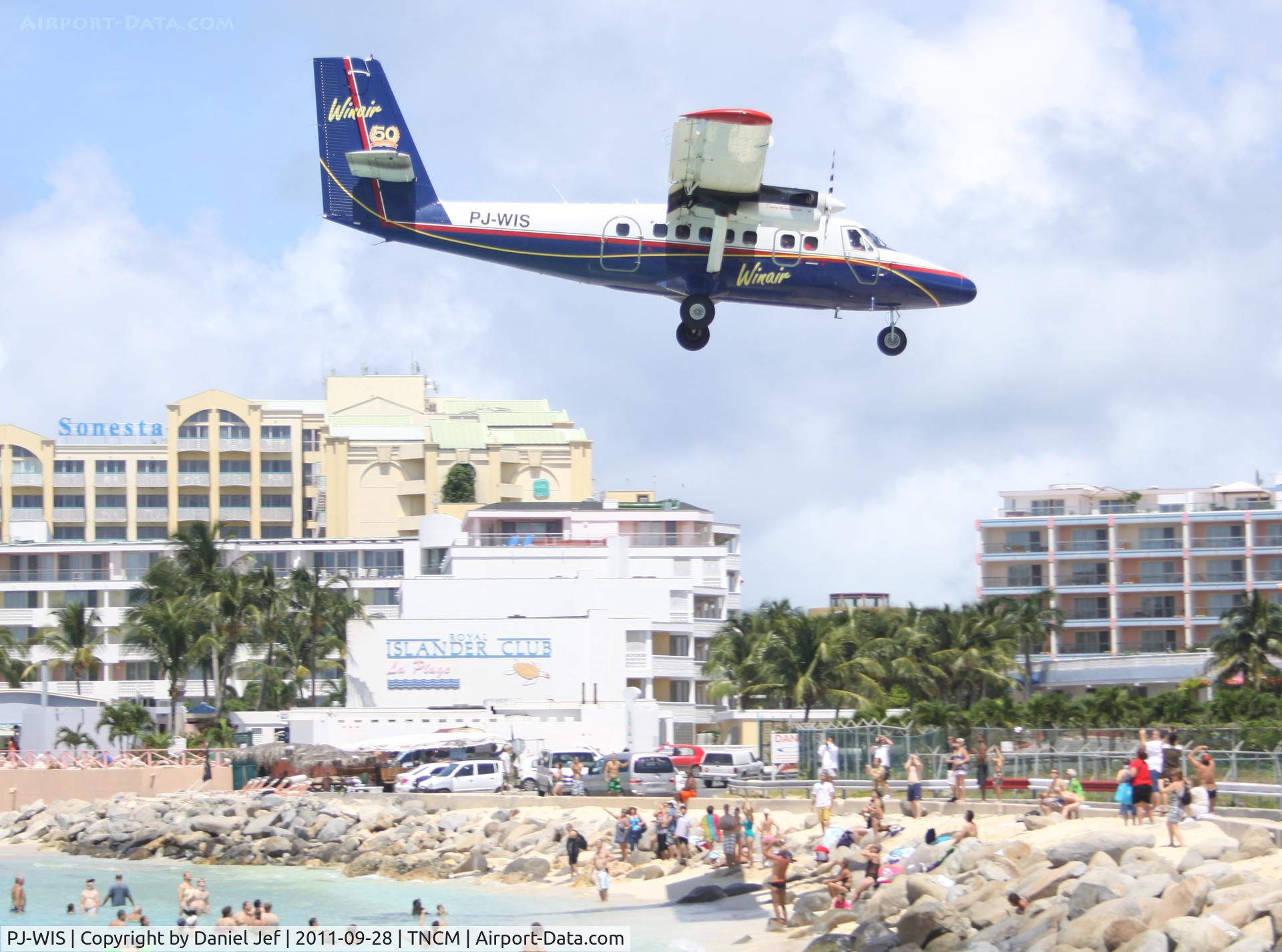 PJ-WIS, 1975 De Havilland Canada DHC-6-300 Twin Otter C/N 447, PJ-wis at TNCM