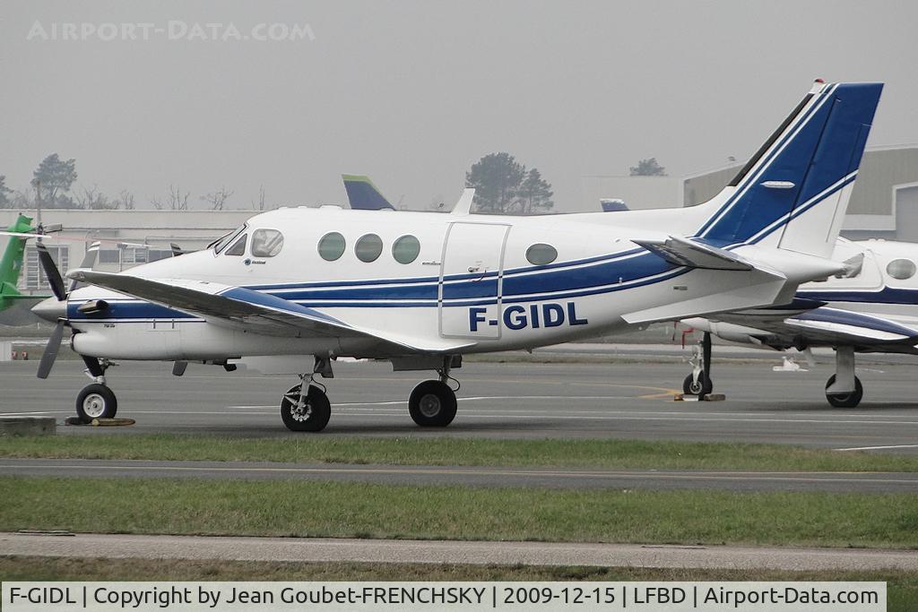 F-GIDL, 1989 Beech C90A King Air King Air C/N LJ-1224, Gie Bleu Horizon