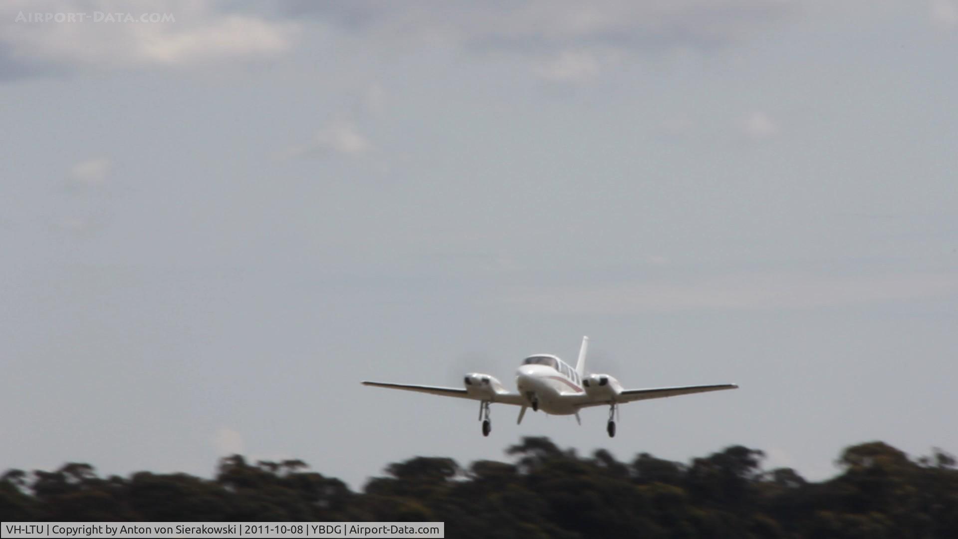VH-LTU, 1974 Piper PA-31-350 Chieftain C/N 31-7405462, VH-LTU @ YBDG Piper PA-31-350 Chieftain [1974] Taking off Rwy 17