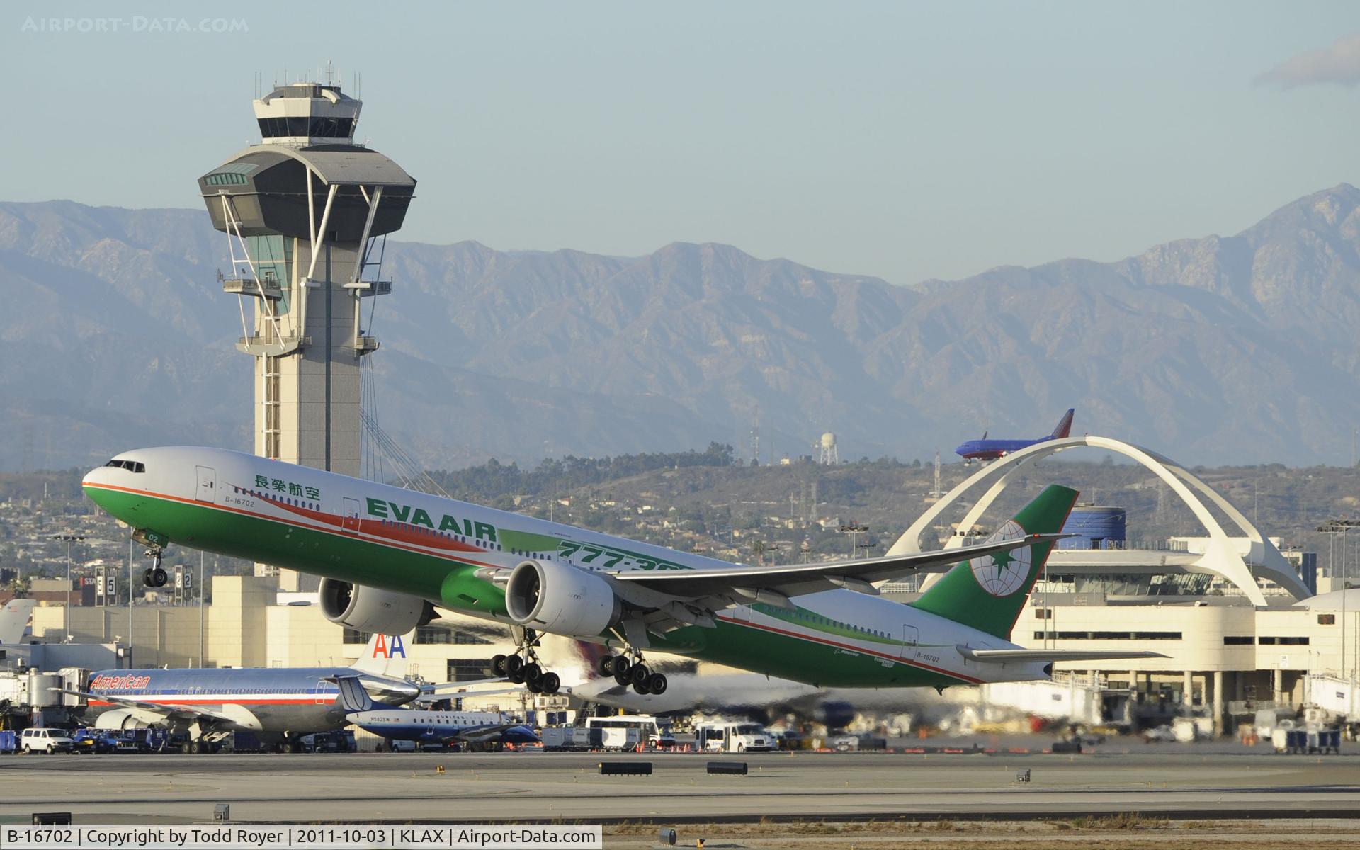 B-16702, 2005 Boeing 777-35E/ER C/N 32640, Departing LAX