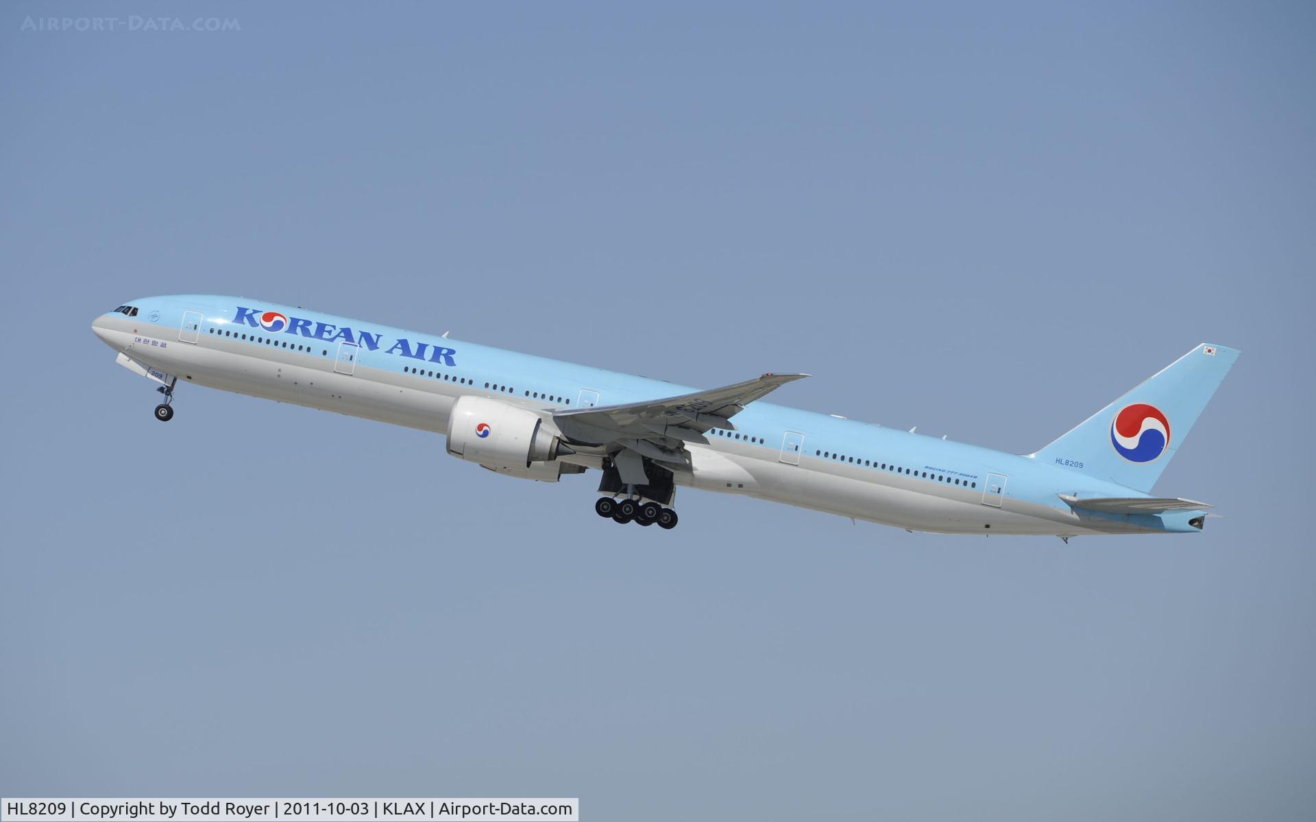 HL8209, 2010 Boeing 777-3B5/ER C/N 37646, Departing LAX