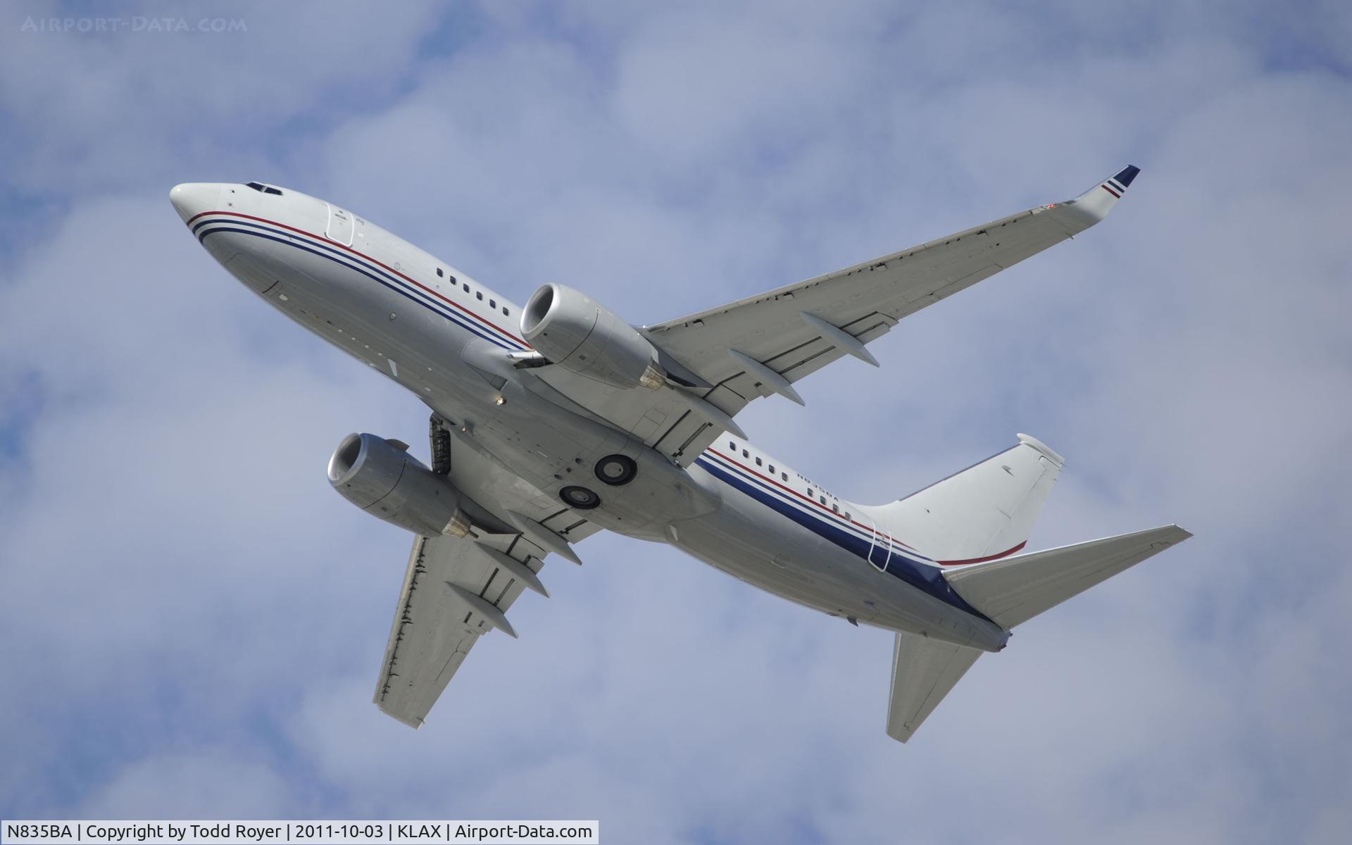 N835BA, 2001 Boeing 737-7BC C/N 30572, Departing LAX