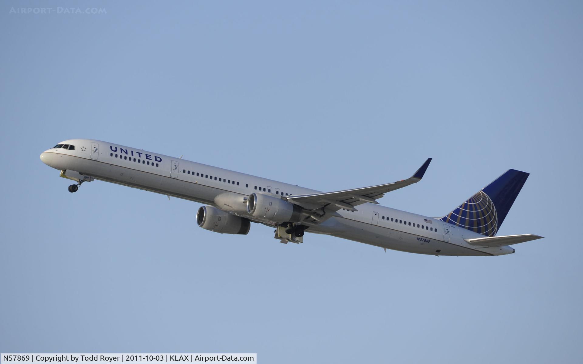 N57869, 2002 Boeing 757-33N C/N 32593, Departing LAX