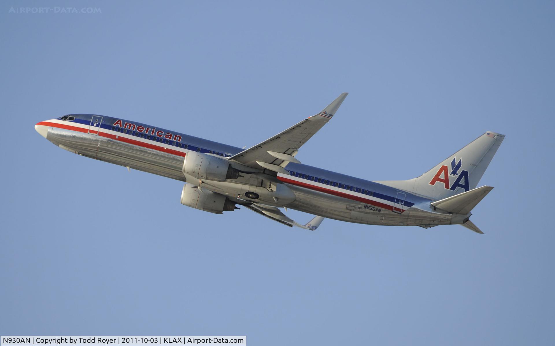 N930AN, 2000 Boeing 737-823 C/N 29529, Departing LAX