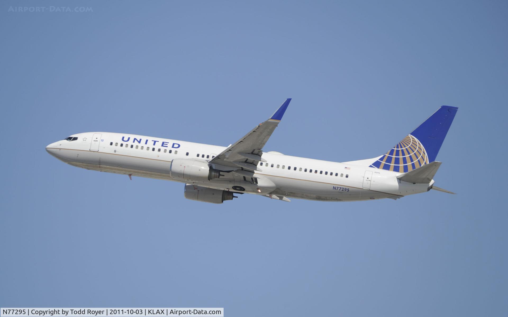 N77295, 2005 Boeing 737-824 C/N 34001, Departing LAX