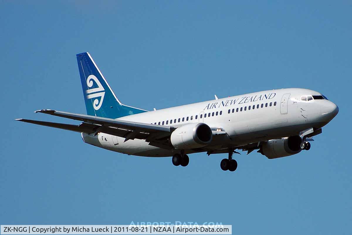 ZK-NGG, 1999 Boeing 737-319 C/N 25606, At Auckland