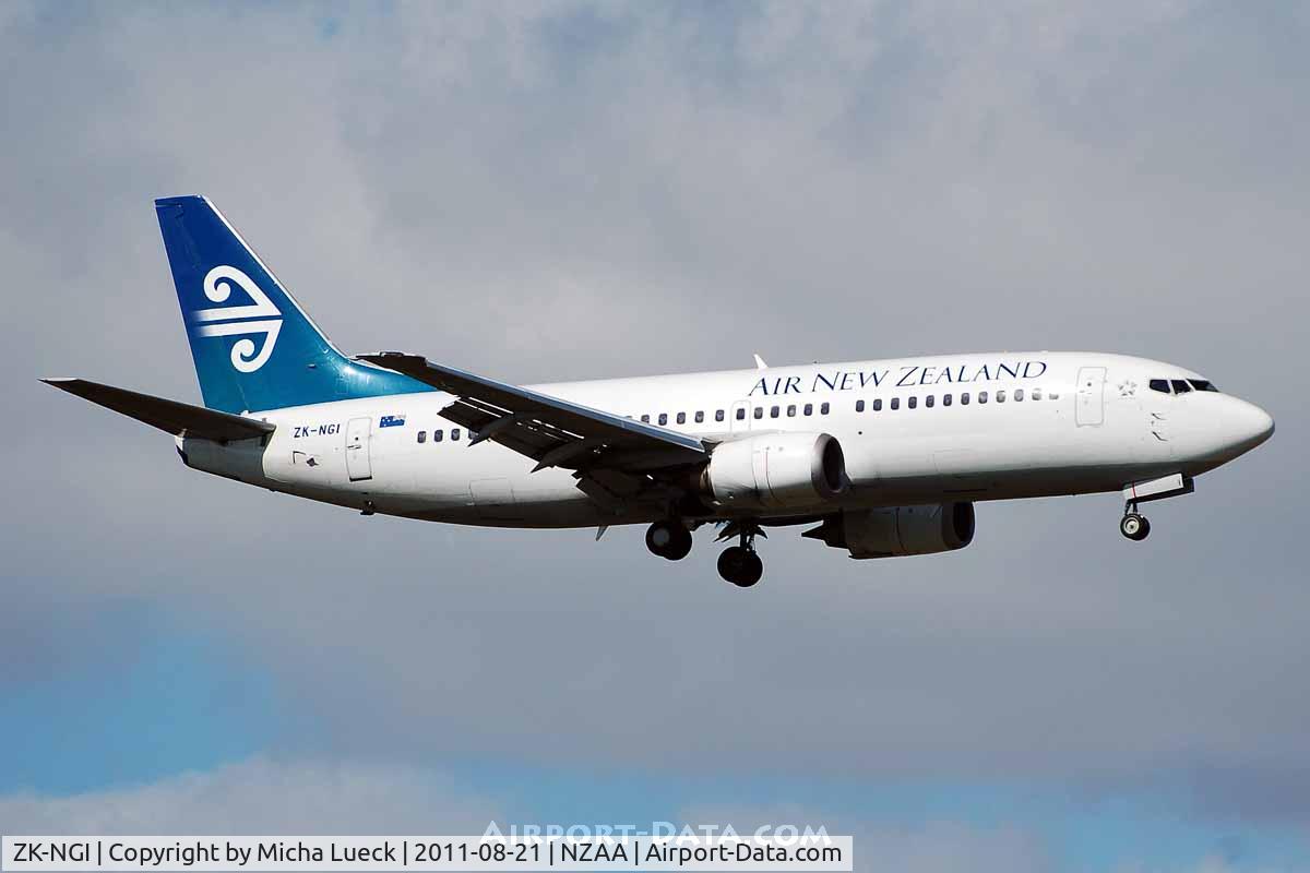 ZK-NGI, 1999 Boeing 737-319 C/N 25608, At Auckland