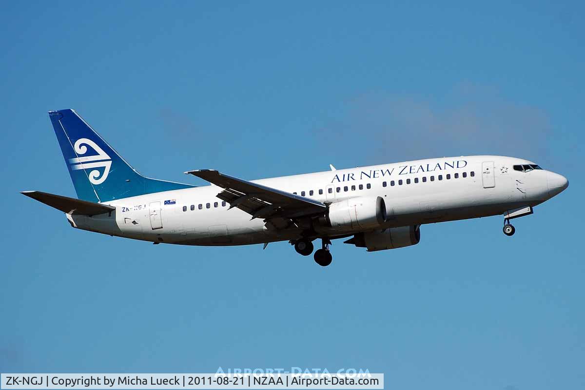 ZK-NGJ, 1999 Boeing 737-319 C/N 25609, At Auckland