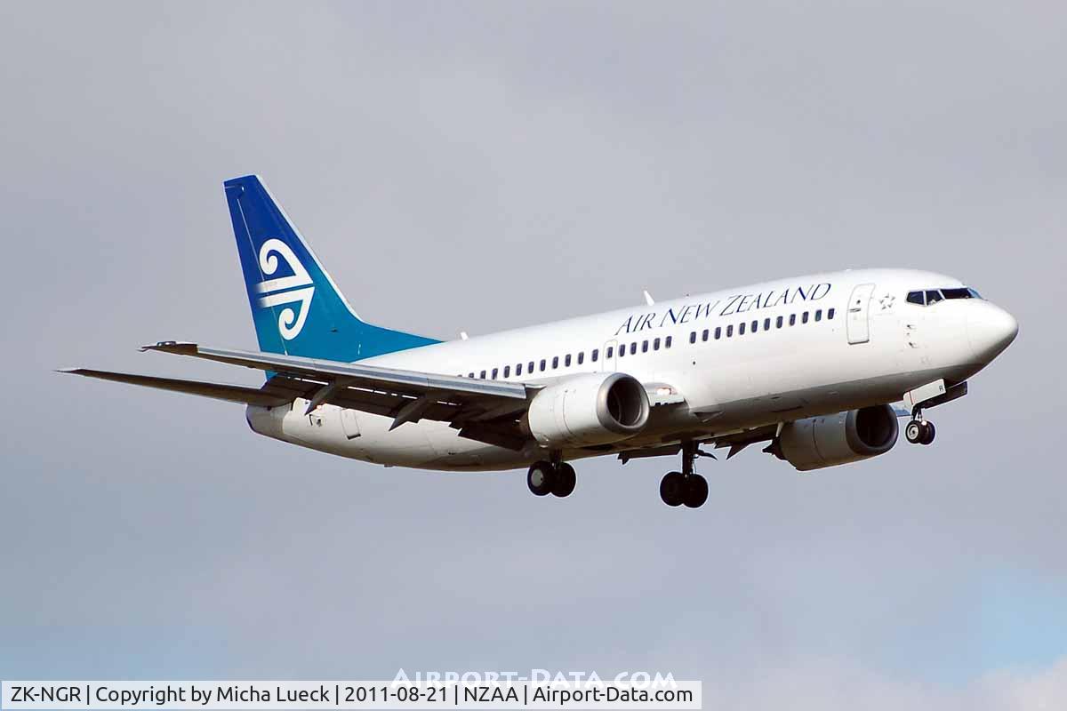ZK-NGR, 1998 Boeing 737-33A C/N 27460, At Auckland