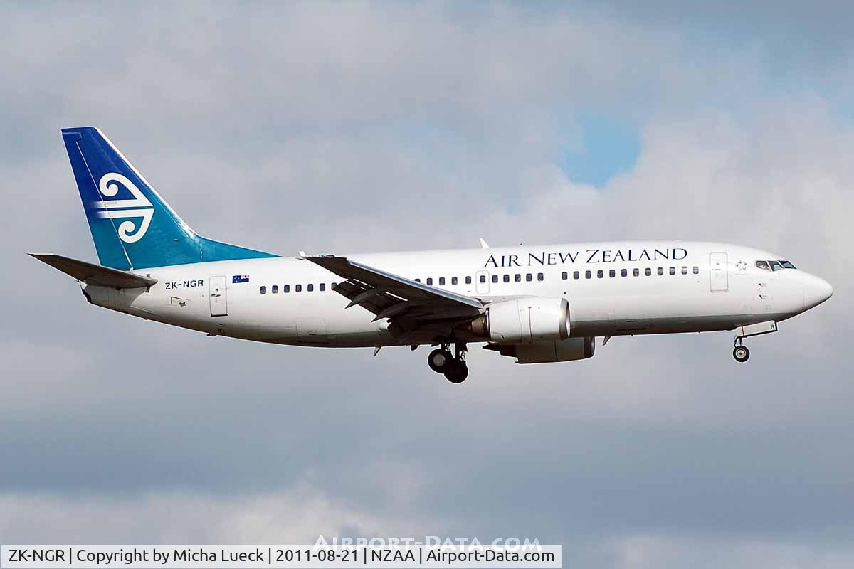 ZK-NGR, 1998 Boeing 737-33A C/N 27460, At Auckland