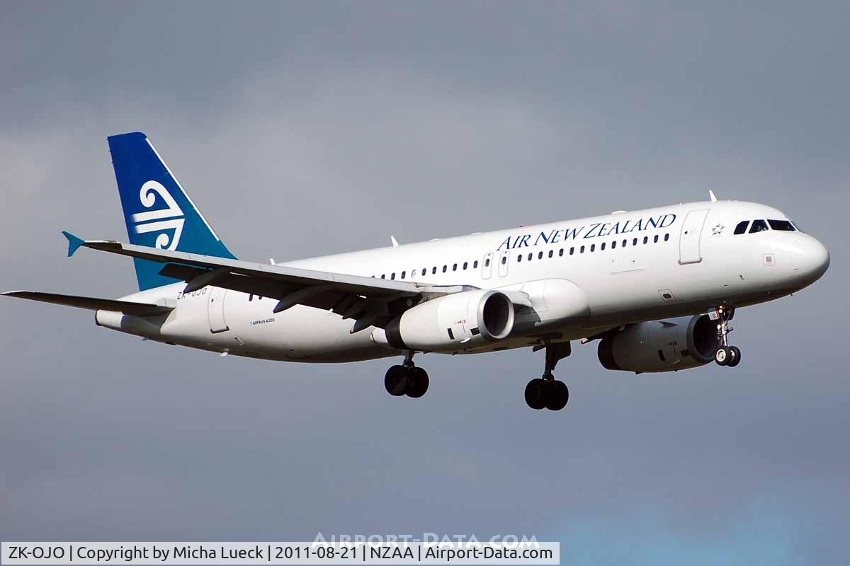 ZK-OJO, 2006 Airbus A320-232 C/N 2663, At Auckland