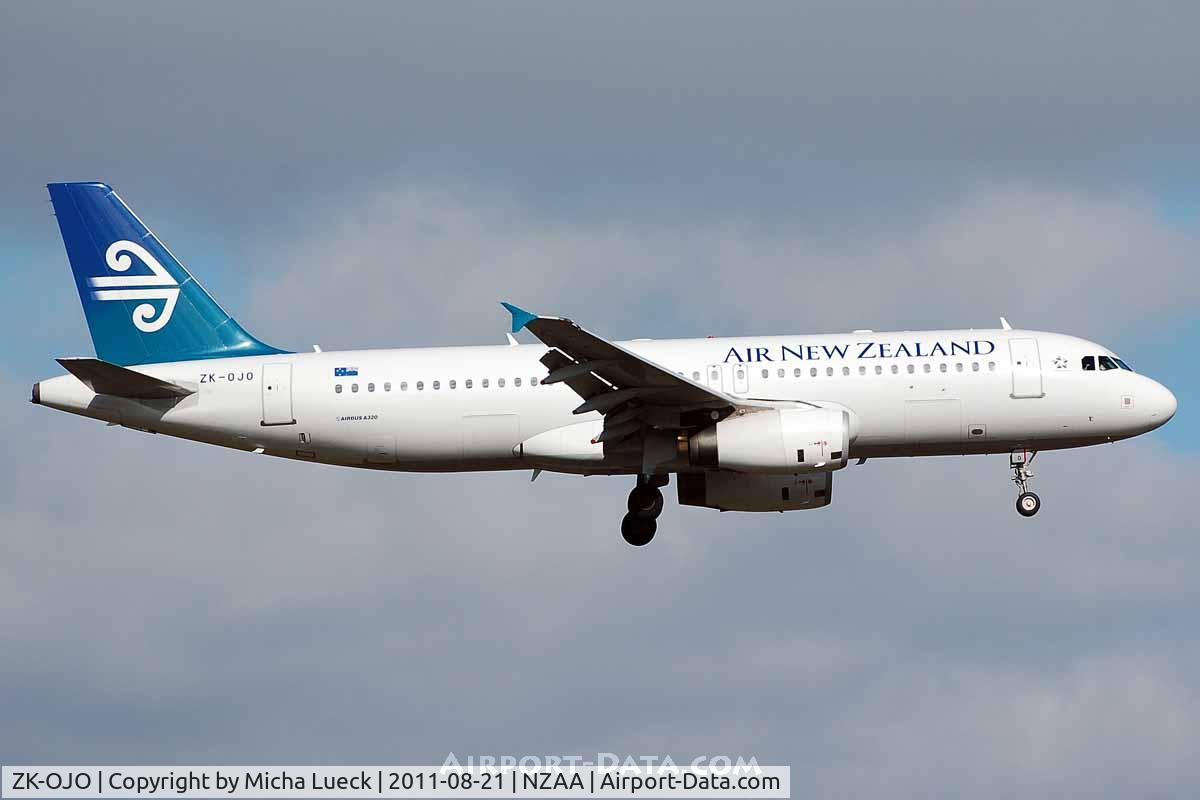ZK-OJO, 2006 Airbus A320-232 C/N 2663, At Auckland