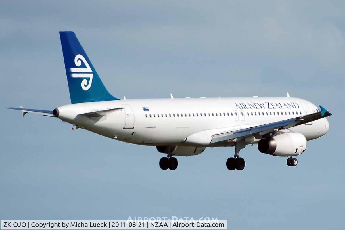 ZK-OJO, 2006 Airbus A320-232 C/N 2663, At Auckland