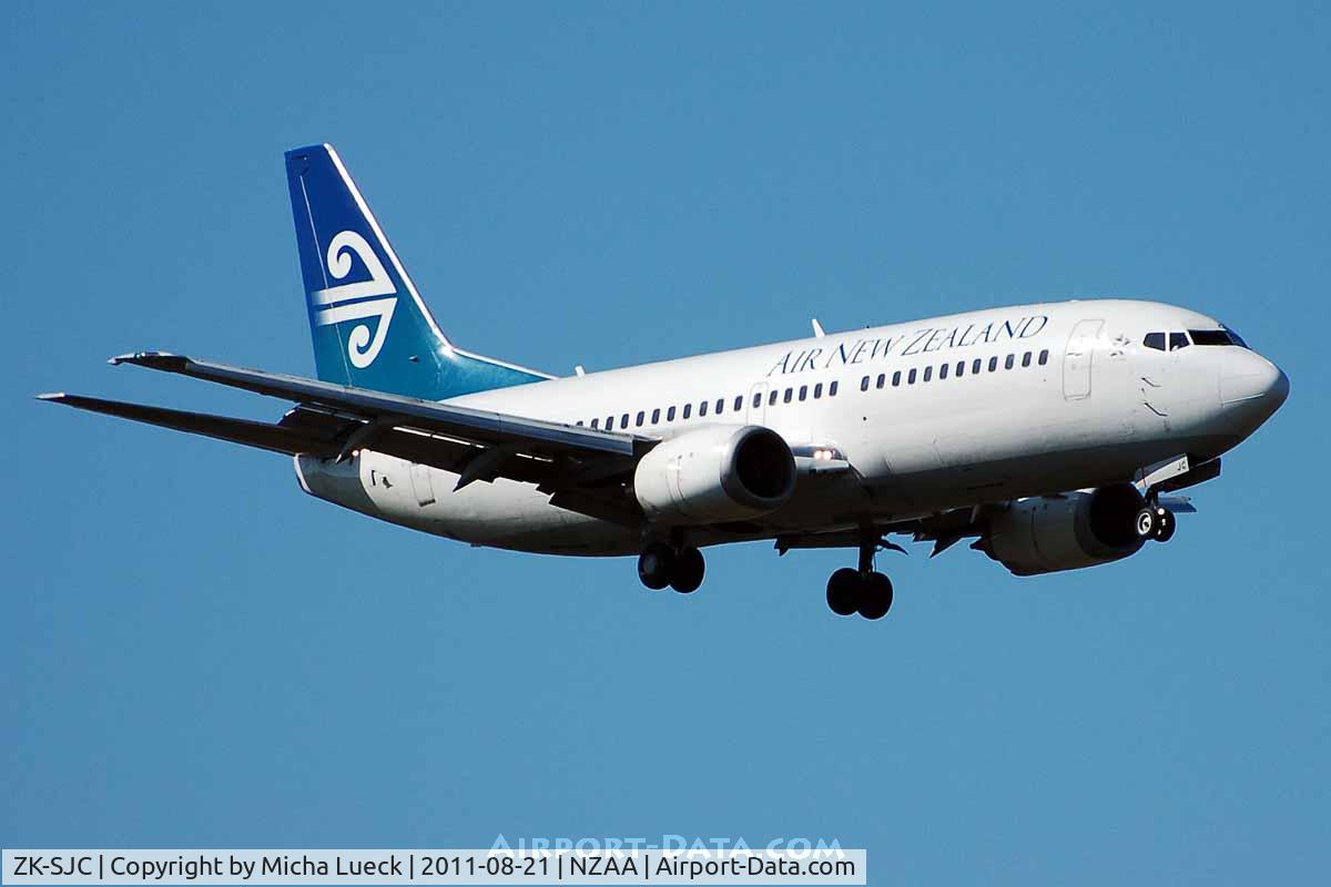 ZK-SJC, 1998 Boeing 737-3U3 C/N 28738, At Auckland