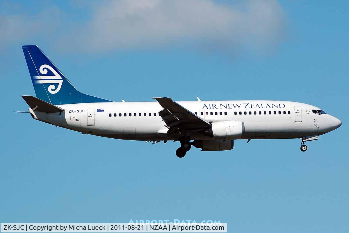 ZK-SJC, 1998 Boeing 737-3U3 C/N 28738, At Auckland