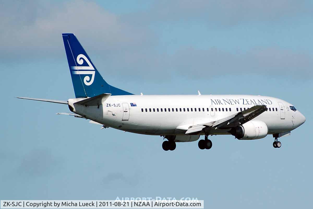 ZK-SJC, 1998 Boeing 737-3U3 C/N 28738, At Auckland