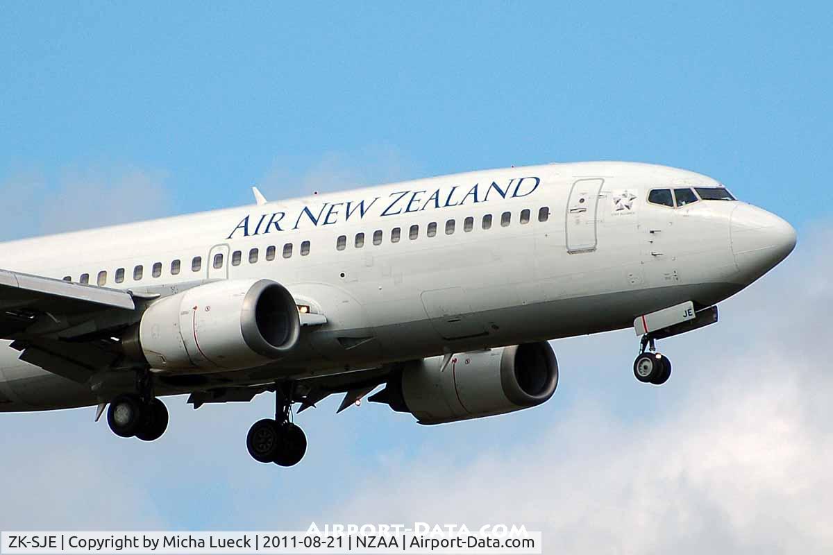 ZK-SJE, 1995 Boeing 737-3K2 C/N 27635, At Auckland