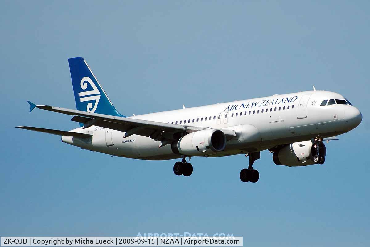 ZK-OJB, 2003 Airbus A320-232 C/N 2090, At Auckland