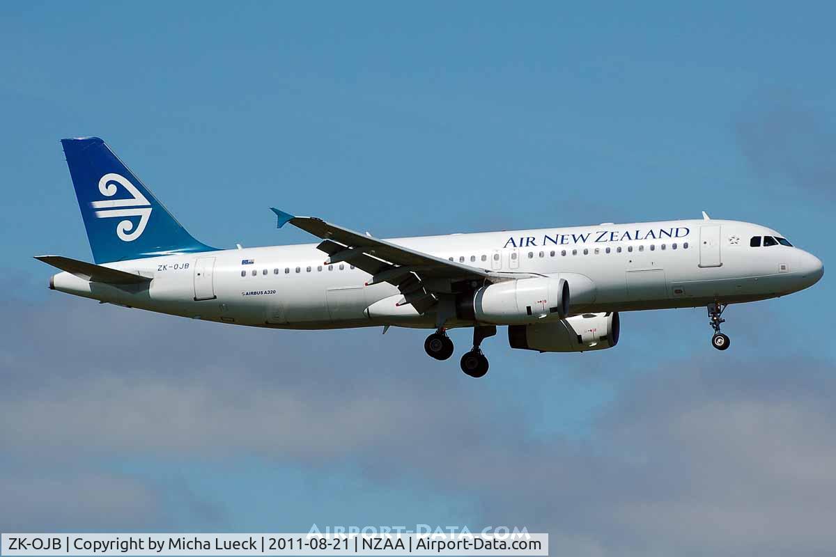 ZK-OJB, 2003 Airbus A320-232 C/N 2090, At Auckland