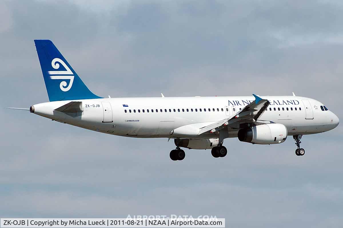 ZK-OJB, 2003 Airbus A320-232 C/N 2090, At Auckland