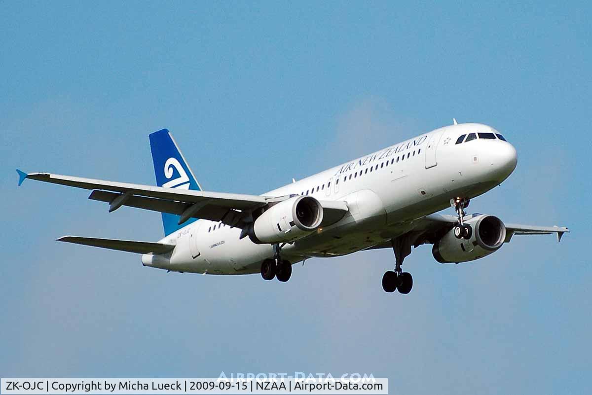 ZK-OJC, 2003 Airbus A320-232 C/N 2112, At Auckland