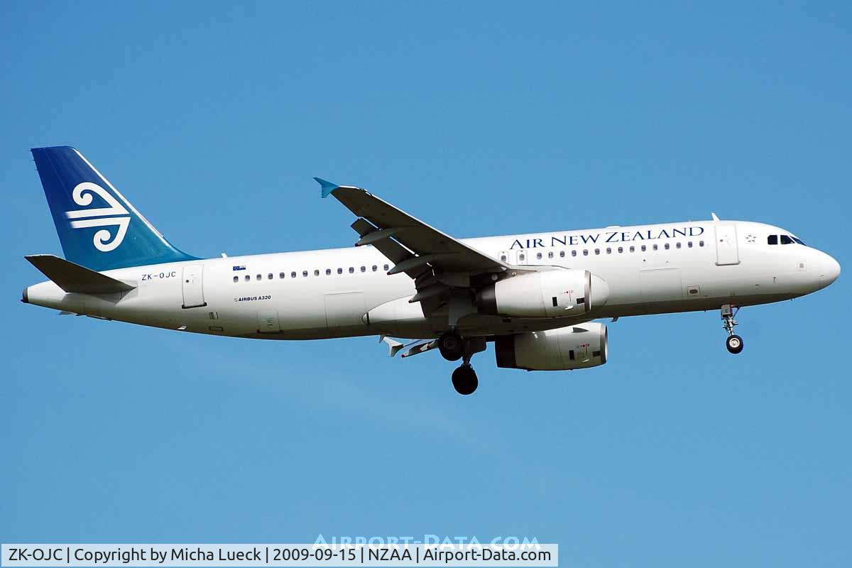 ZK-OJC, 2003 Airbus A320-232 C/N 2112, At Auckland