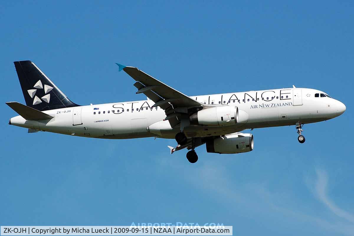 ZK-OJH, 2004 Airbus A320-232 C/N 2257, At Auckland