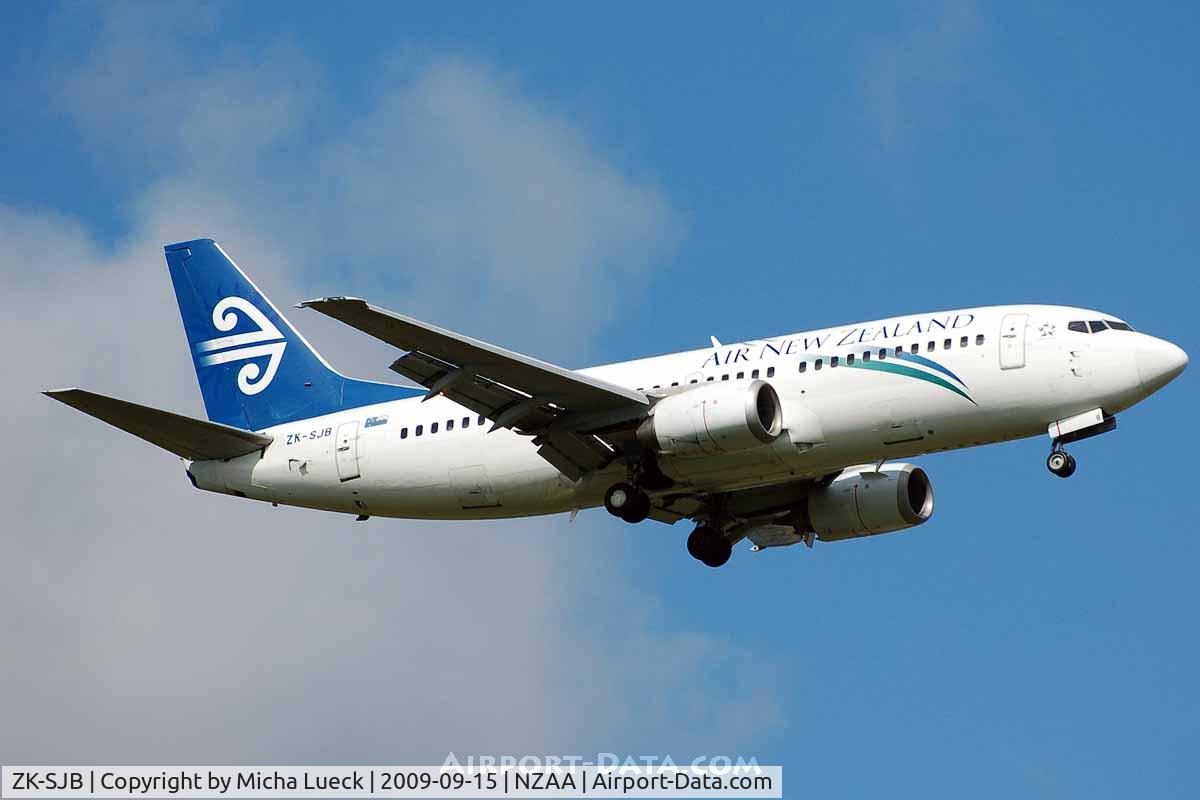 ZK-SJB, 1997 Boeing 737-33R C/N 28868, At Auckland