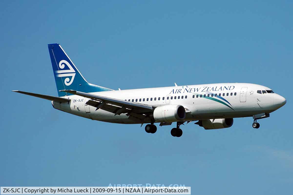 ZK-SJC, 1998 Boeing 737-3U3 C/N 28738, At Auckland