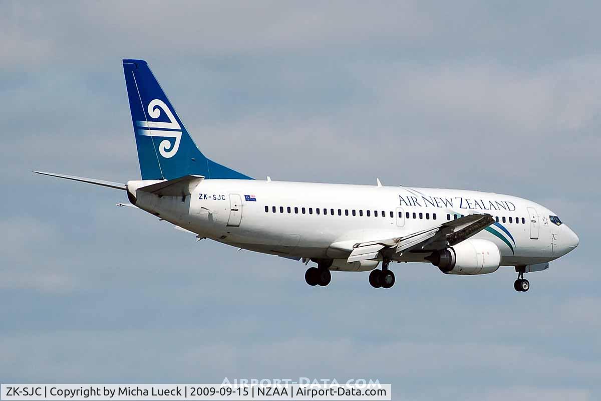 ZK-SJC, 1998 Boeing 737-3U3 C/N 28738, At Auckland