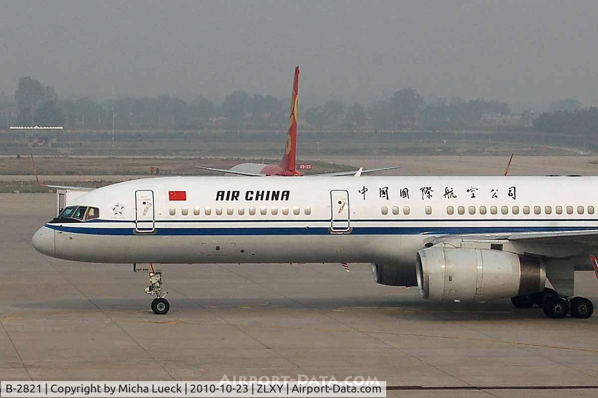 B-2821, Boeing 757-2Z0 C/N 25886, At Xi'an