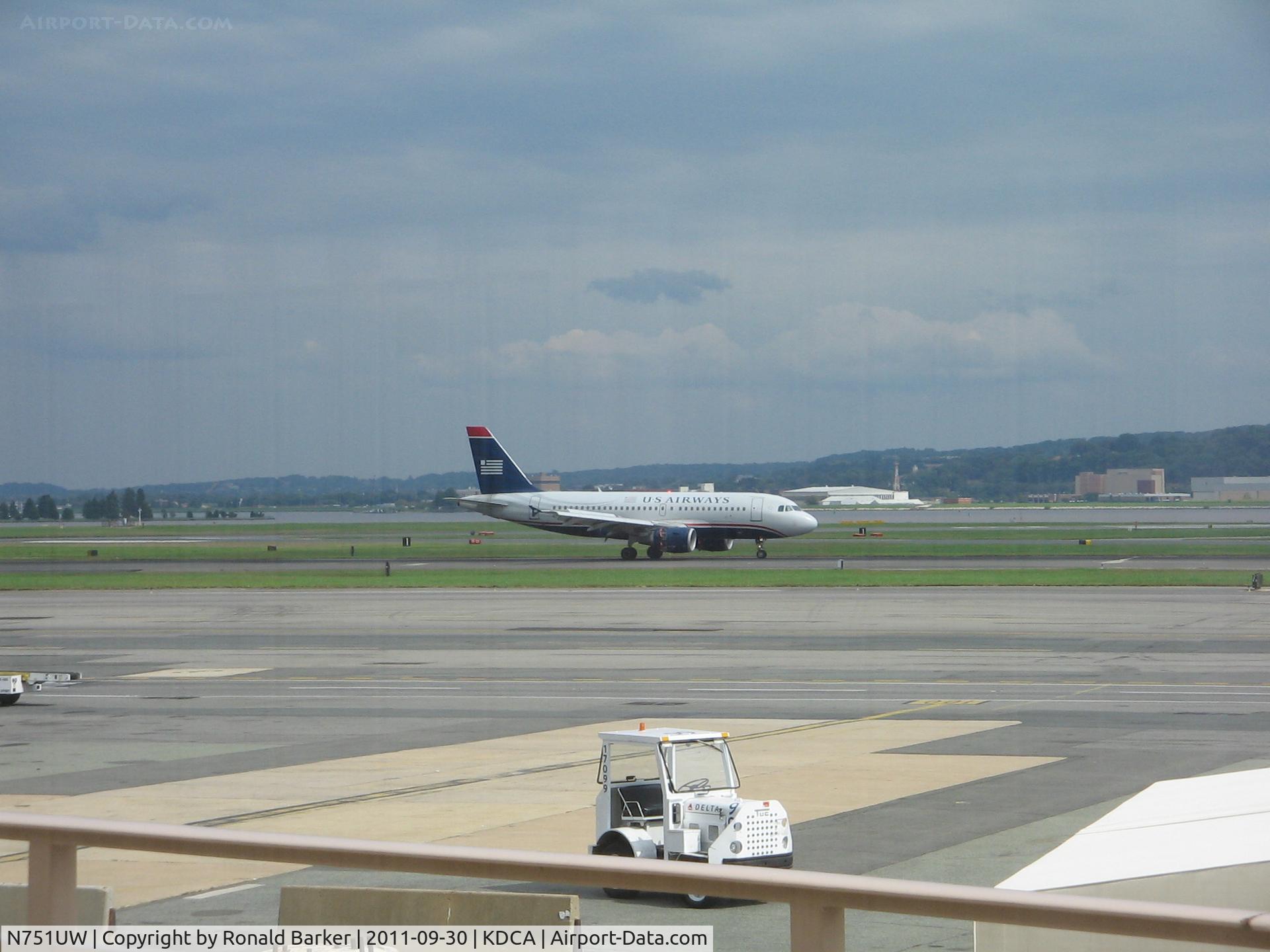 N751UW, 2000 Airbus A319-112 C/N 1317, DCA, VA