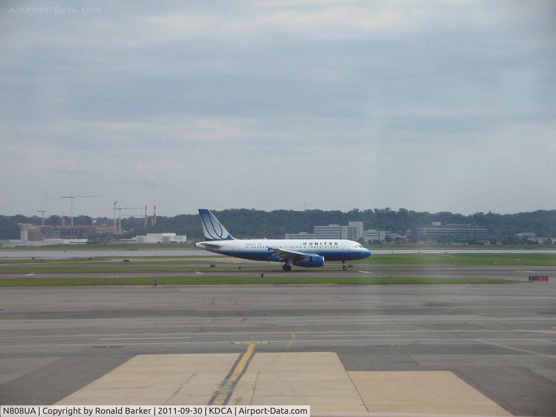 N808UA, 1998 Airbus A319-131 C/N 804, DCA, VA