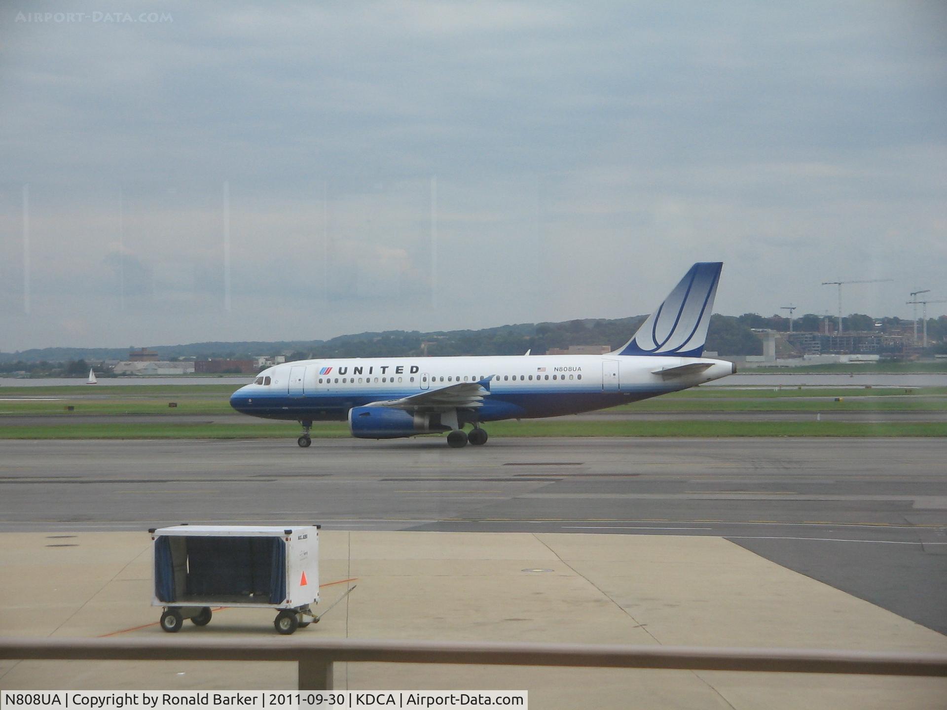 N808UA, 1998 Airbus A319-131 C/N 804, DCA, VA