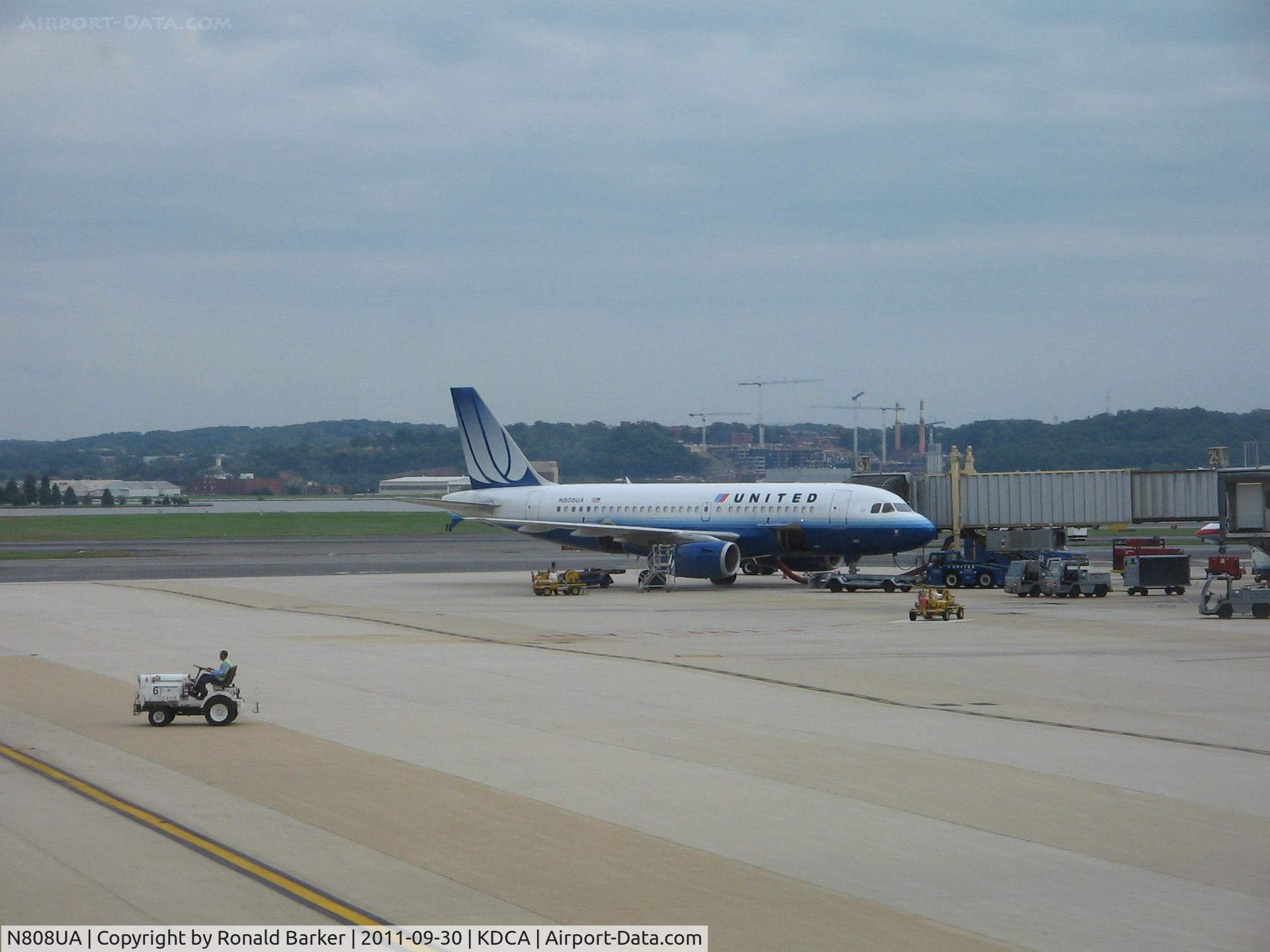N808UA, 1998 Airbus A319-131 C/N 804, DCA, VA