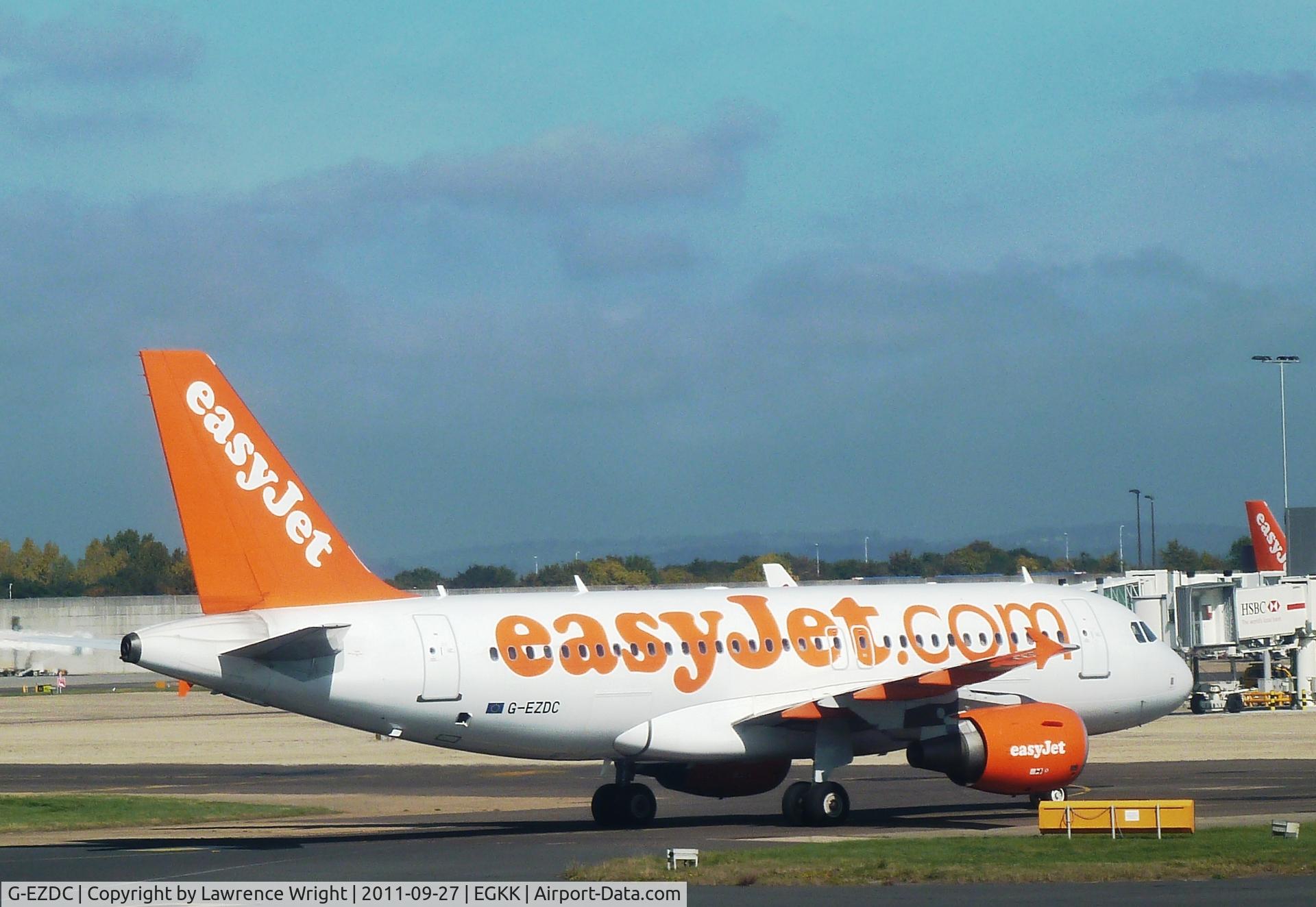 G-EZDC, 2003 Airbus A319-111 C/N 2043, Taxing at London Gatwick
